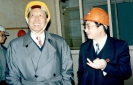 1997年4月3日，第九、十屆全國人大常委會副委員長、化工部副部長成思危（左一）蒞臨公司視察。